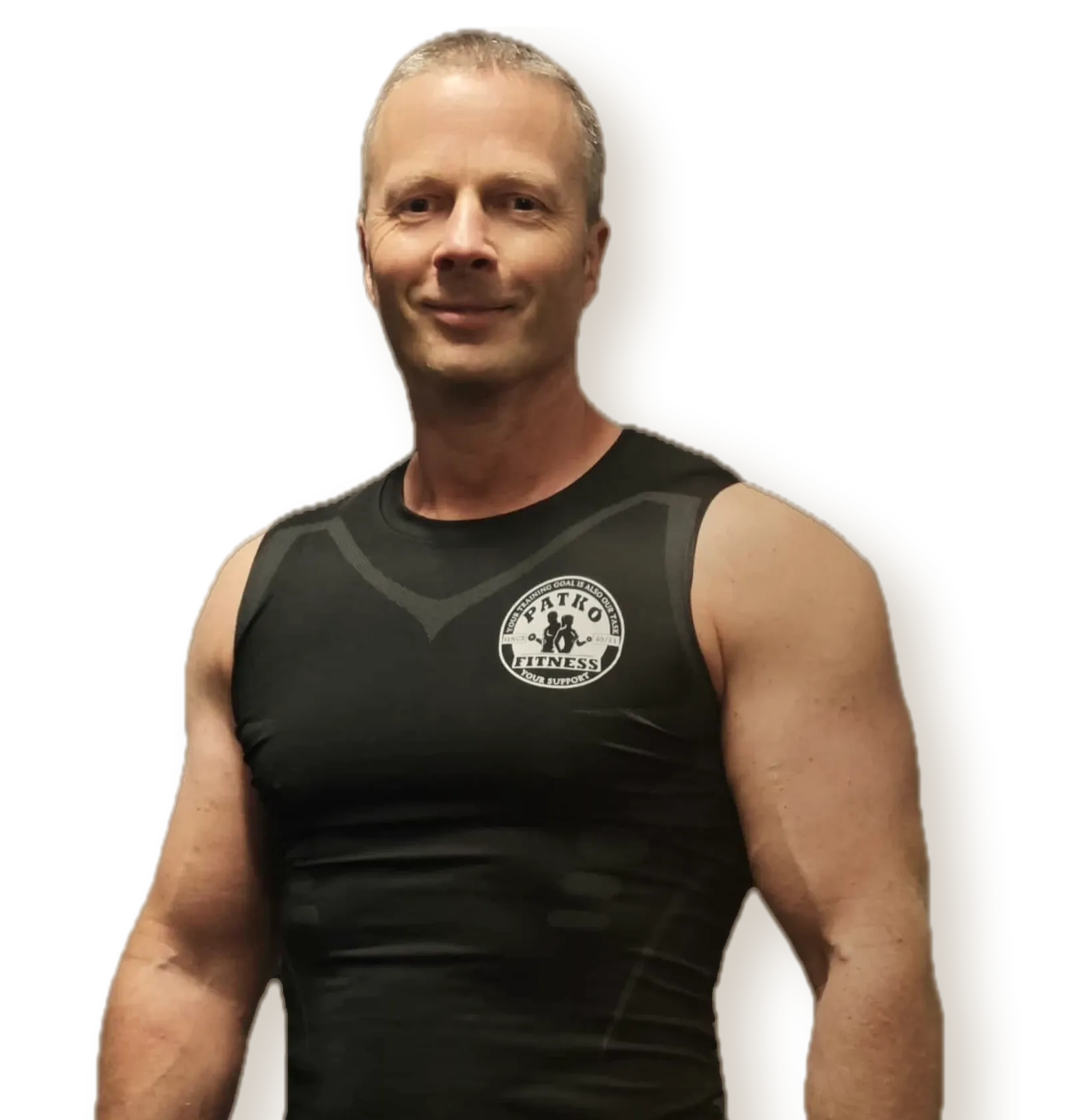 Aigner Norbert személyi edző, fekete Patkó Fitness pólóban